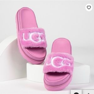 UGG Laton Genuine Shearling Sandal - NEW with box